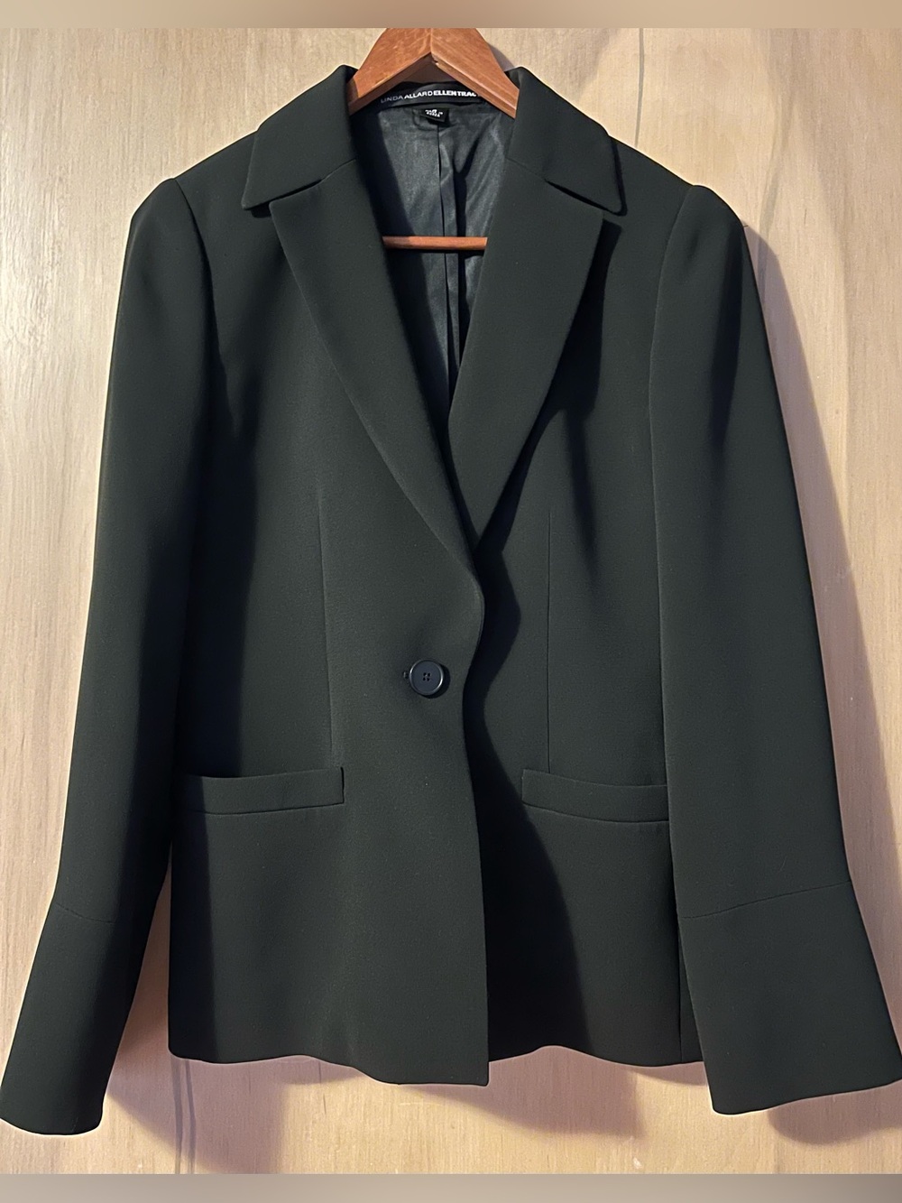 Vintage Linda Allard for Ellen Tracy black single-button blazer. size 2